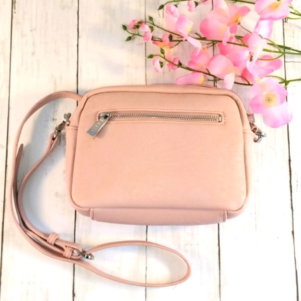Priveโbyย Sorialโ
Crossbody/CameraโBag